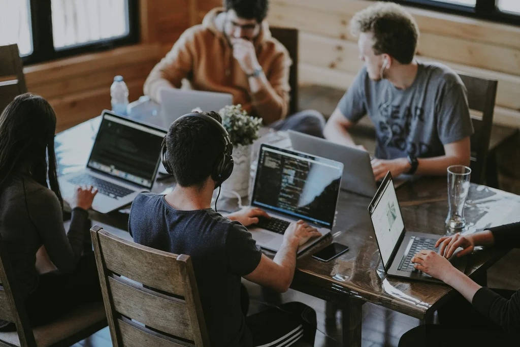 Hotelteams arbeiten standortübergreifend zusammen